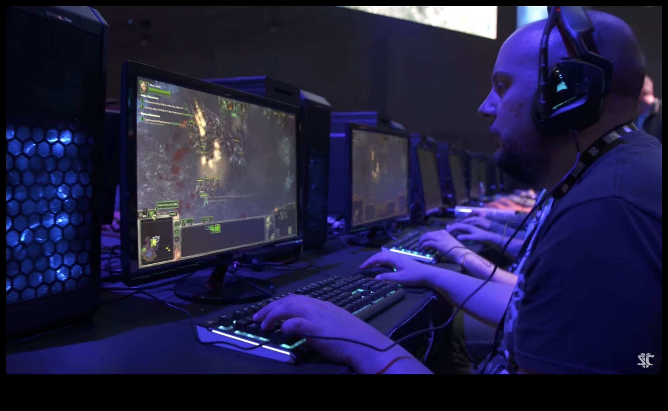 מסכי גיימינג מונעי בינה מלאכותית העתיד של הספורט האלקטרוני נמצא כאן 2 שילוב AI: מסכים עם תכונות חכמות למשחקים חכמים