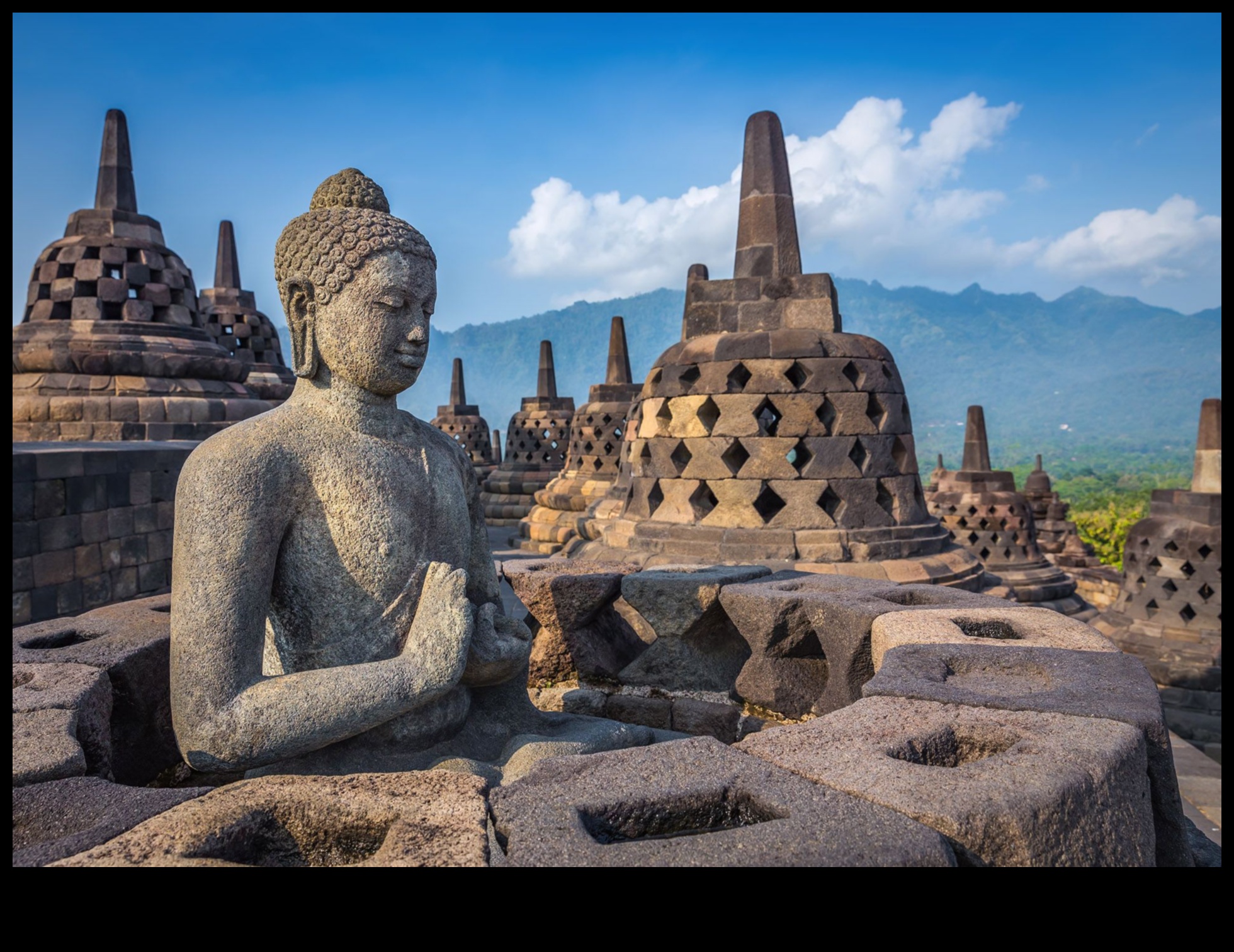 פלאים אדריכליים סיור באמנות עתיקה במבנים 5 פלאים אדריכליים: חקר אמנות עתיקה במבנים