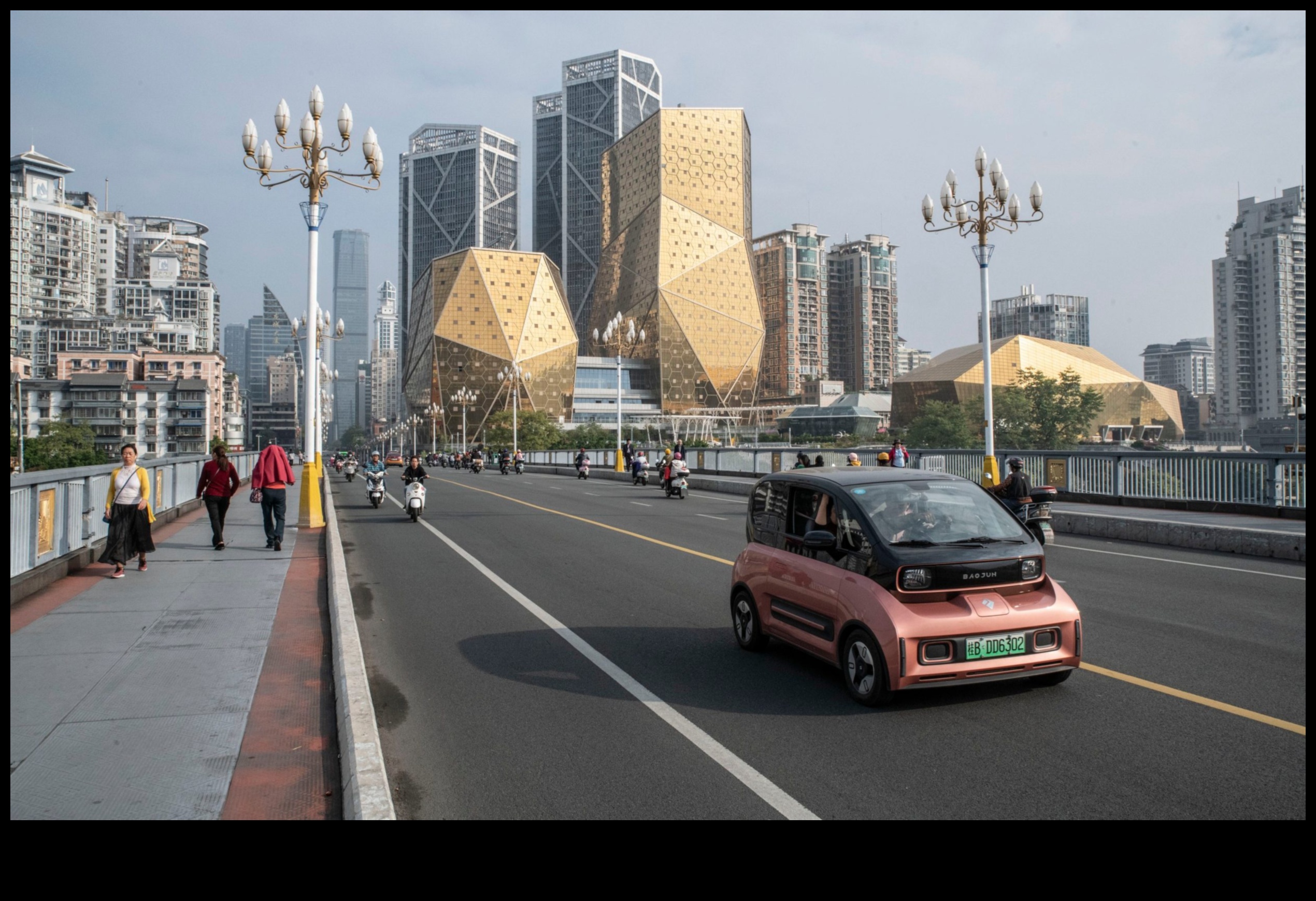 Urban Electrics מכוניות חשמליות שקטות ויעילות משתלטות על רחובות העיר 2 Urban Electrics: השתלטות על נופי עיר עם מכוניות חשמליות שקטות ויעילות