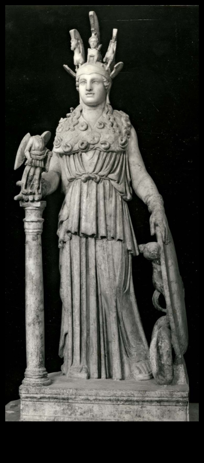 האגיס של אתנה: הסמליות של הגורגון באמנות היוונית