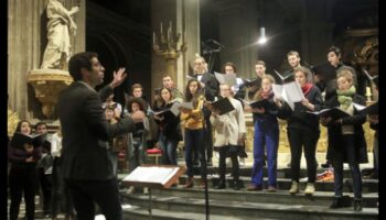 כרוניקות מקהלה: ביטויים אמנותיים במרחבי מקהלה גותיים