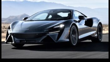 גוונים במהירות גבוהה: המחזה החזותי של ביצועי מכוניות ספורט