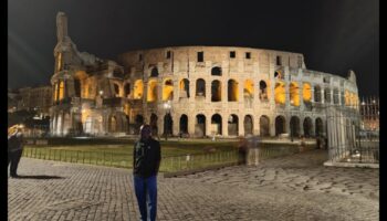 לחישות חוכמה: הדים מחומות אתרים היסטוריים