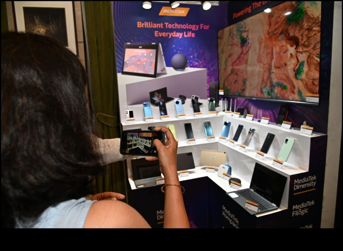 מיזמים חזותיים: אלקטרוניקה פורצת קצה לתצוגה עבור מכשירים ניידים